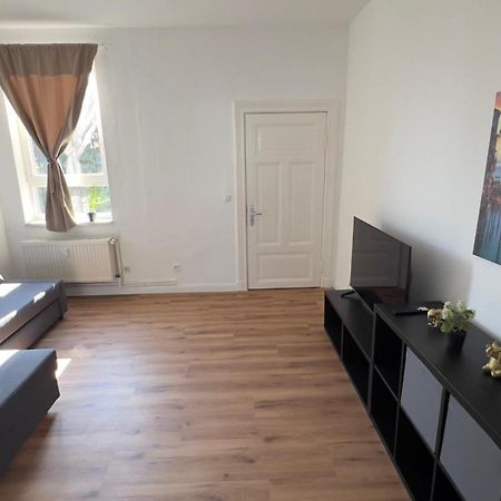 Modernes Apartment Mit 2 Schlafzimmern Und Privatparkplatz Nahe Innenstadt Neumünster Zewnętrze zdjęcie