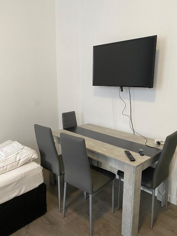 Modernes Apartment Mit 2 Schlafzimmern Und Privatparkplatz Nahe Innenstadt Neumünster Zewnętrze zdjęcie