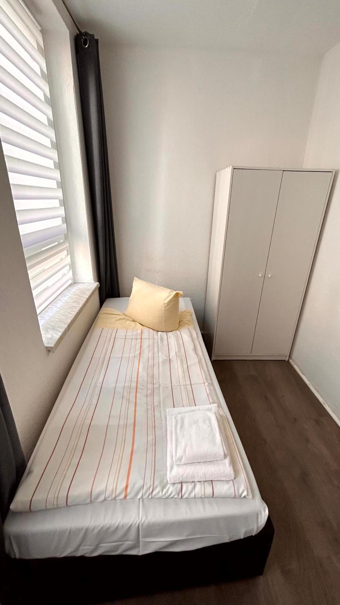 Modernes Apartment Mit 2 Schlafzimmern Und Privatparkplatz Nahe Innenstadt Neumünster Zewnętrze zdjęcie