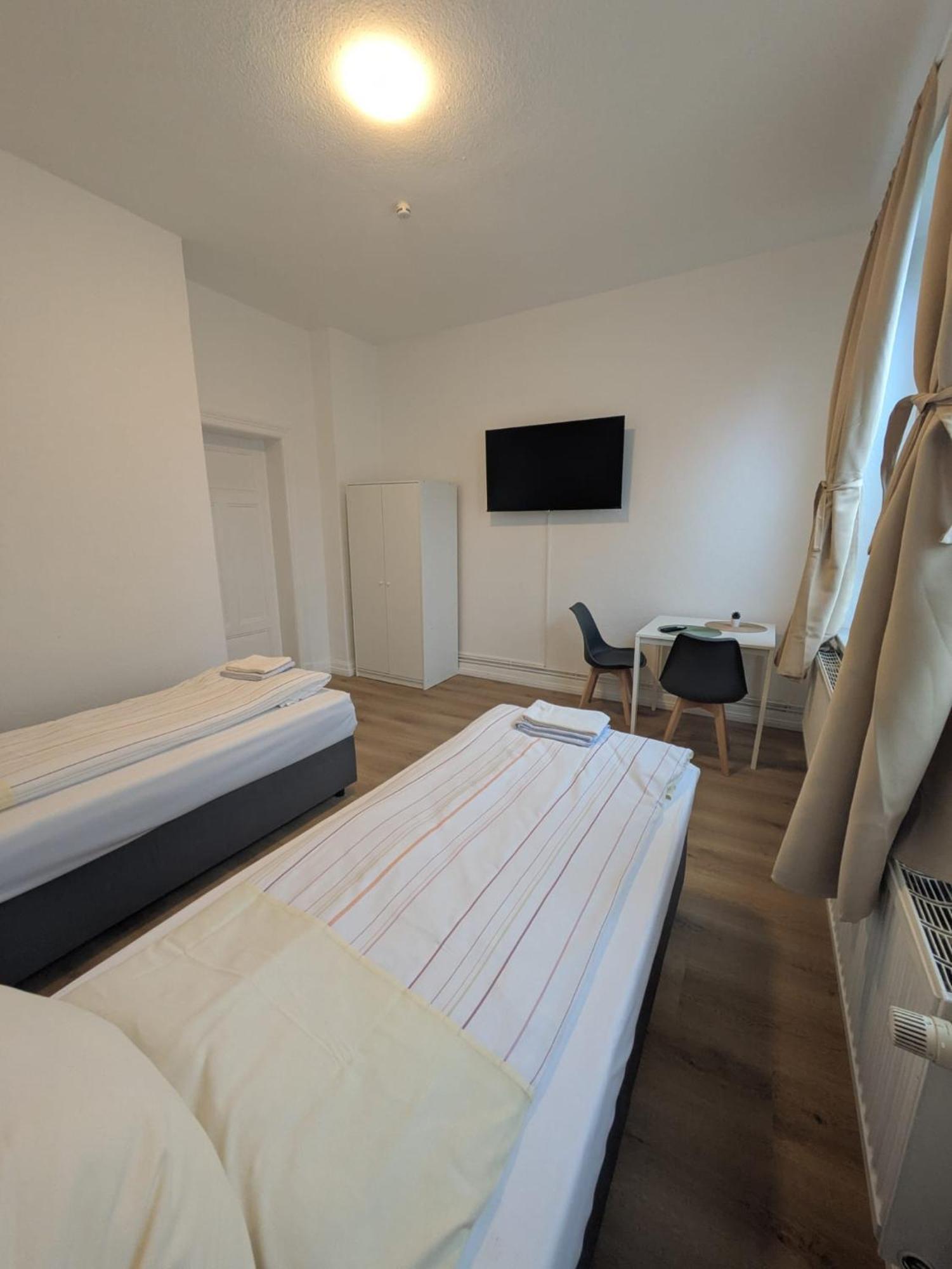 Modernes Apartment Mit 2 Schlafzimmern Und Privatparkplatz Nahe Innenstadt Neumünster Zewnętrze zdjęcie