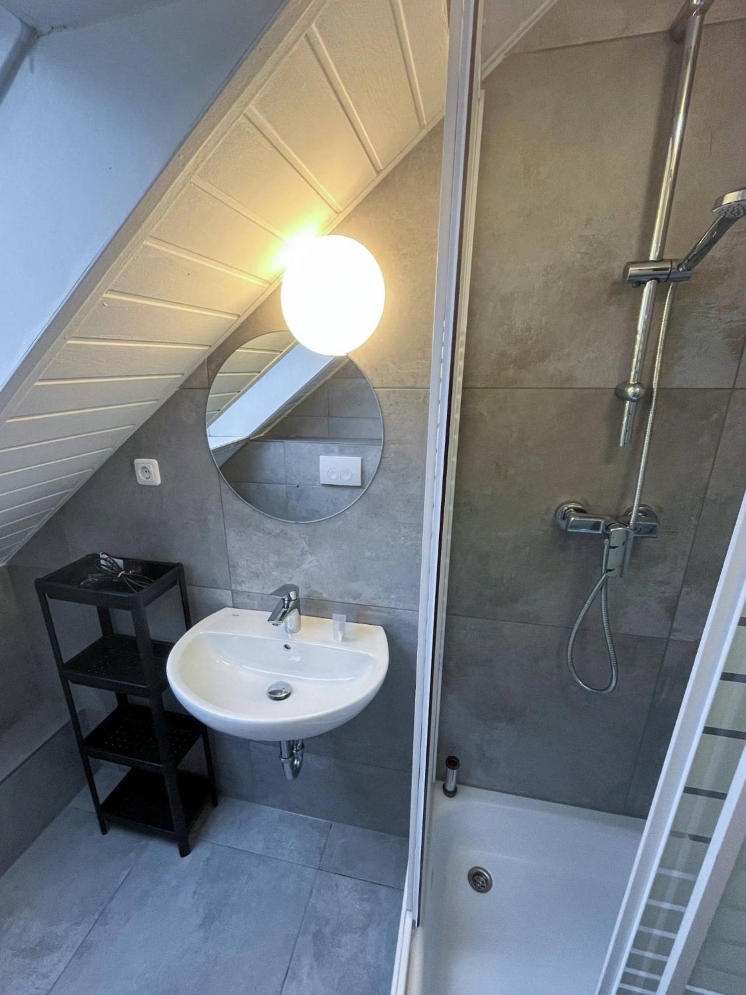 Modernes Apartment Mit 2 Schlafzimmern Und Privatparkplatz Nahe Innenstadt Neumünster Zewnętrze zdjęcie