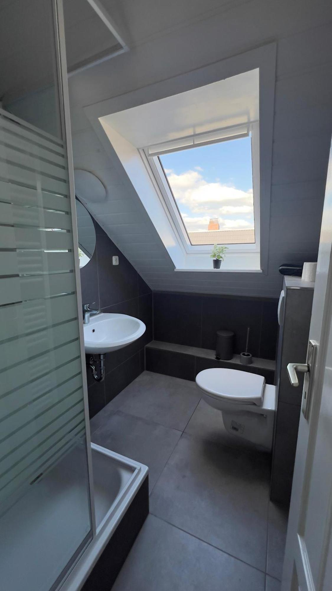 Modernes Apartment Mit 2 Schlafzimmern Und Privatparkplatz Nahe Innenstadt Neumünster Zewnętrze zdjęcie