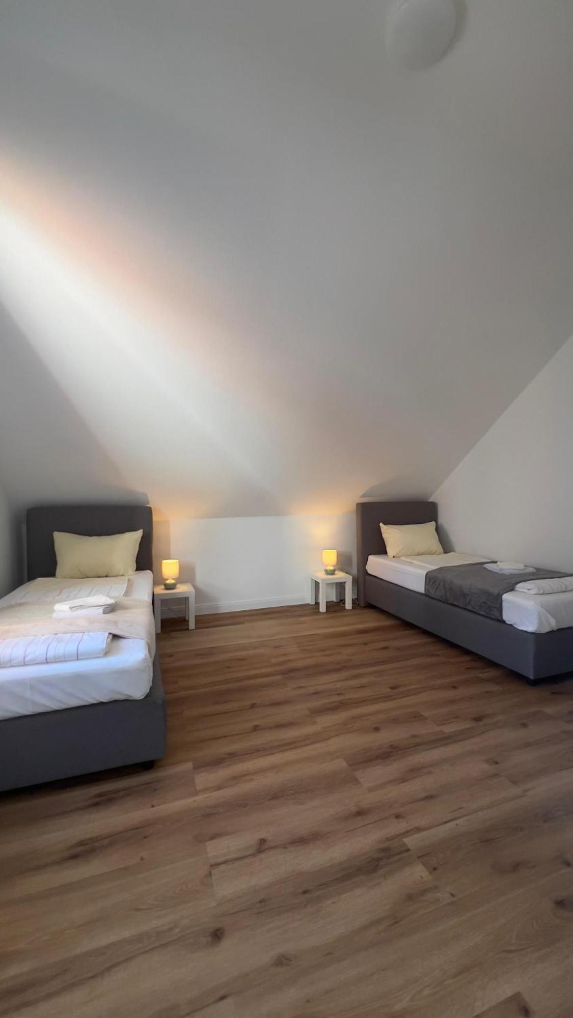 Modernes Apartment Mit 2 Schlafzimmern Und Privatparkplatz Nahe Innenstadt Neumünster Zewnętrze zdjęcie