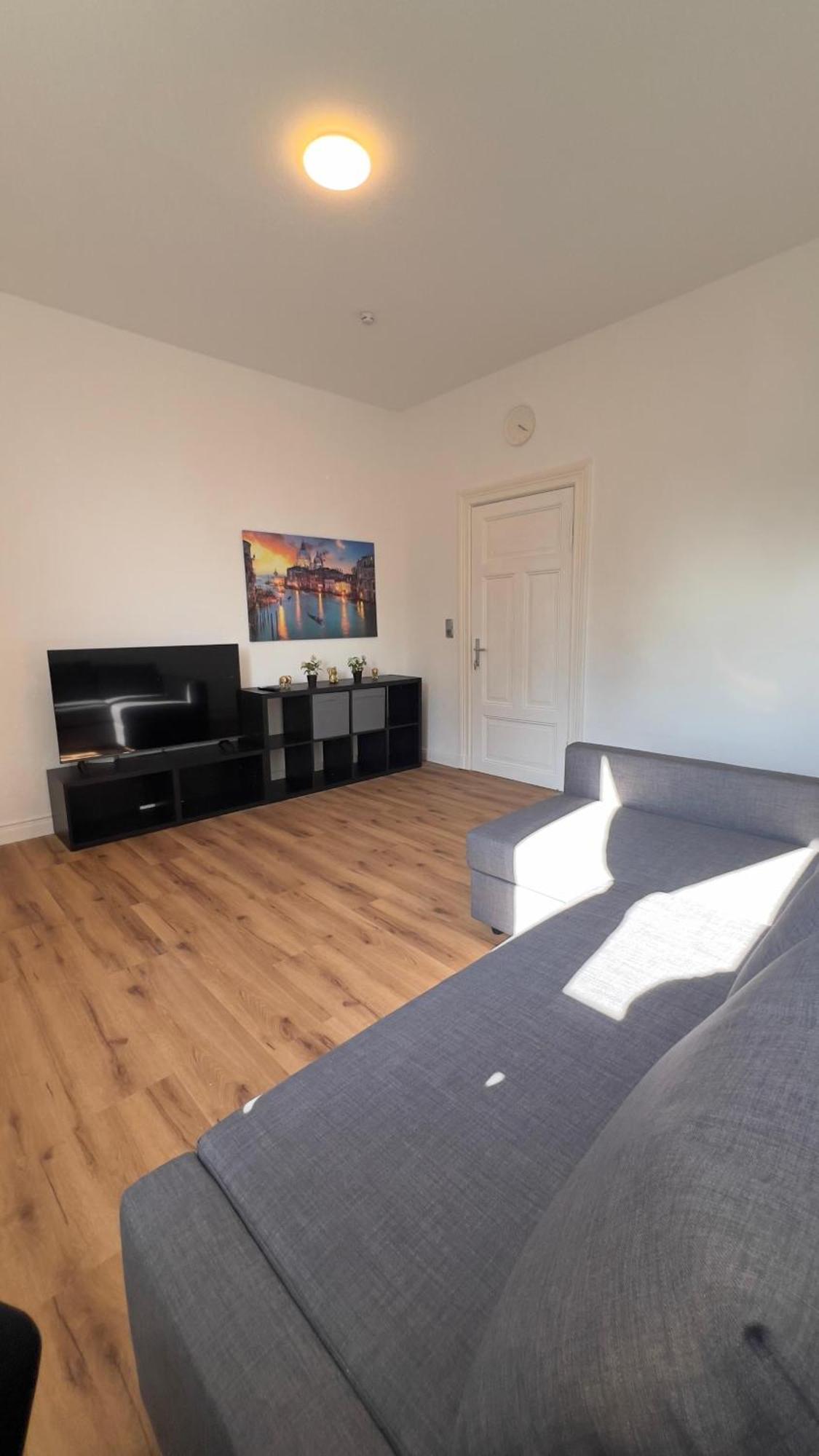 Modernes Apartment Mit 2 Schlafzimmern Und Privatparkplatz Nahe Innenstadt Neumünster Zewnętrze zdjęcie