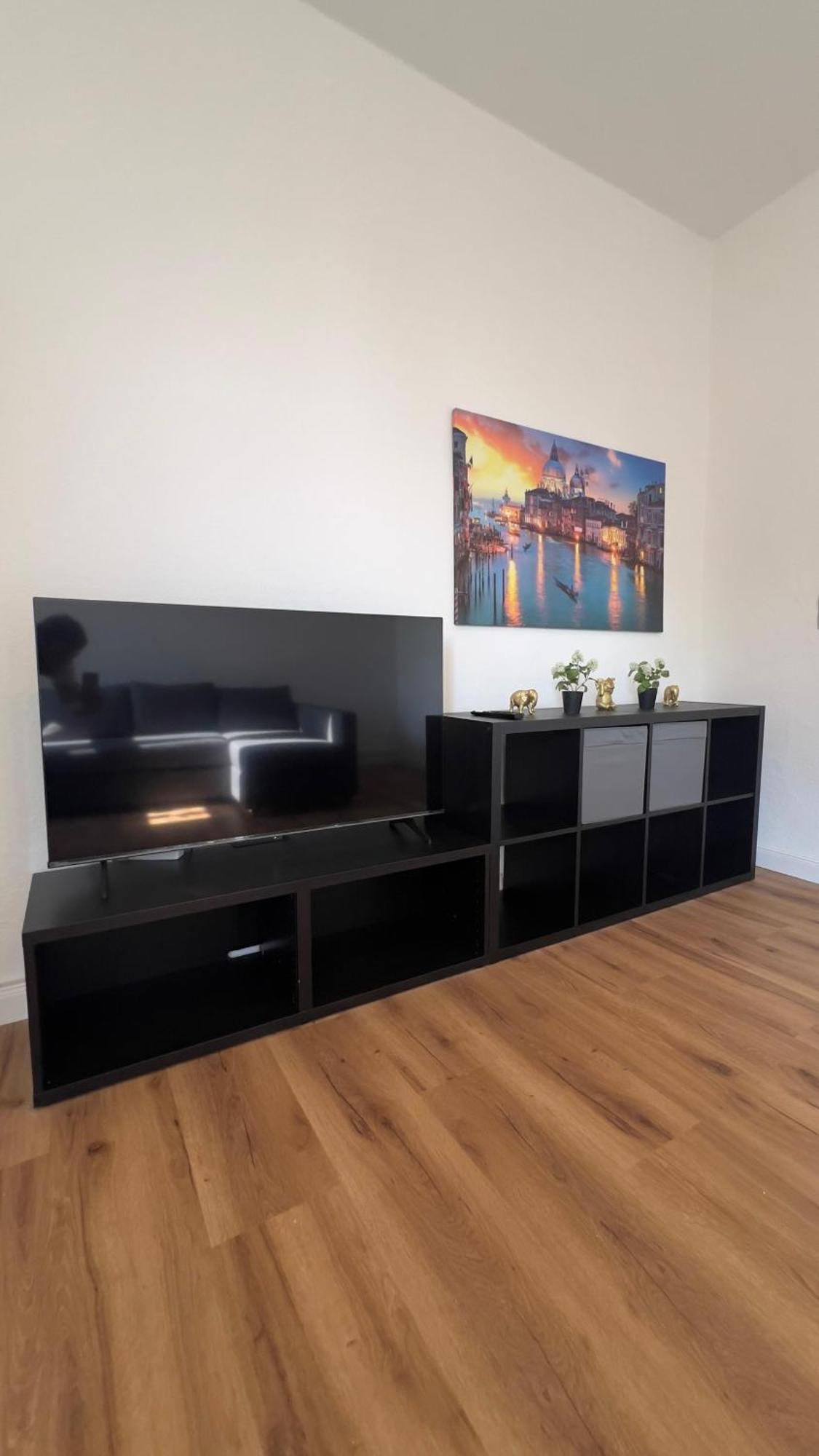 Modernes Apartment Mit 2 Schlafzimmern Und Privatparkplatz Nahe Innenstadt Neumünster Zewnętrze zdjęcie