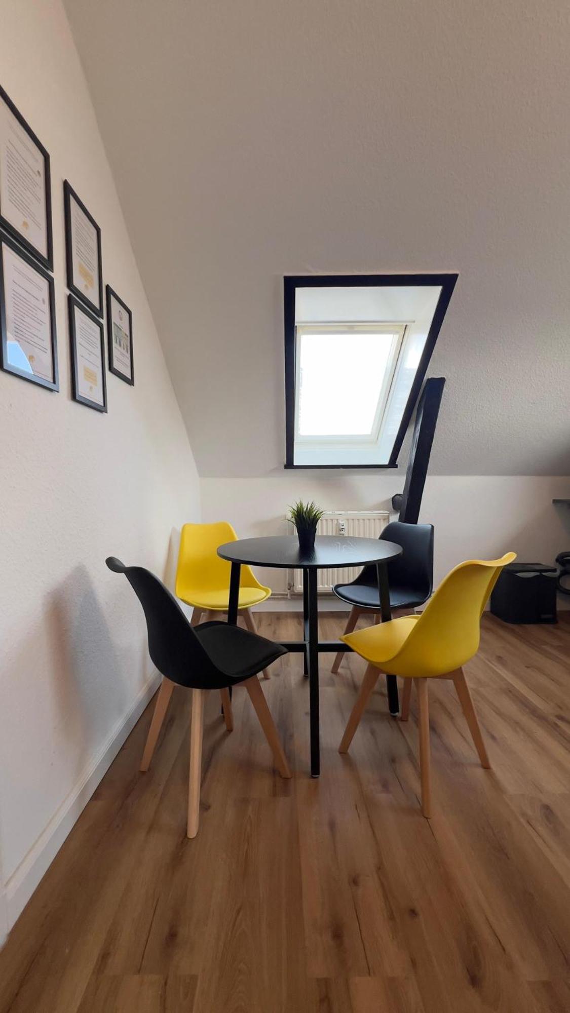 Modernes Apartment Mit 2 Schlafzimmern Und Privatparkplatz Nahe Innenstadt Neumünster Zewnętrze zdjęcie