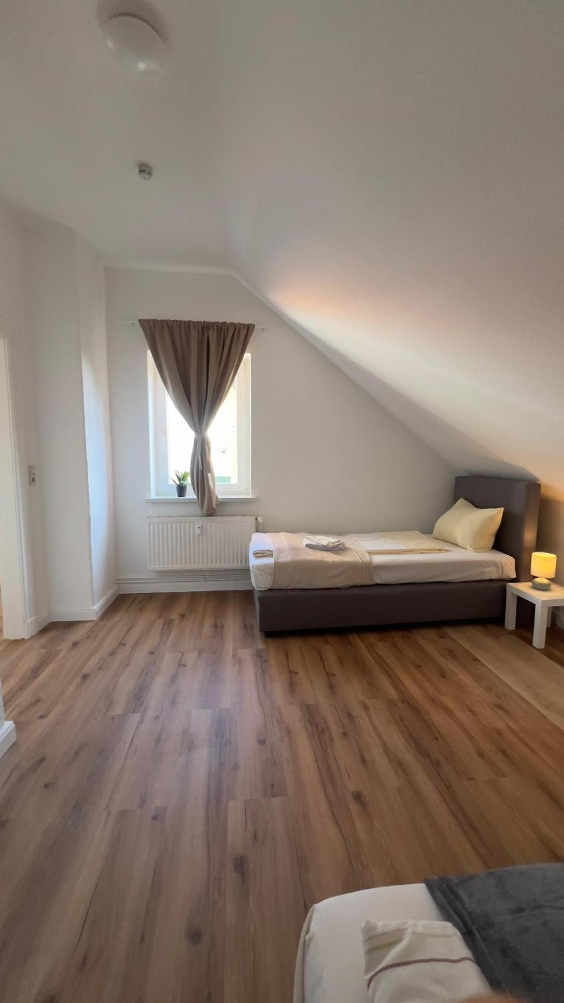Modernes Apartment Mit 2 Schlafzimmern Und Privatparkplatz Nahe Innenstadt Neumünster Zewnętrze zdjęcie