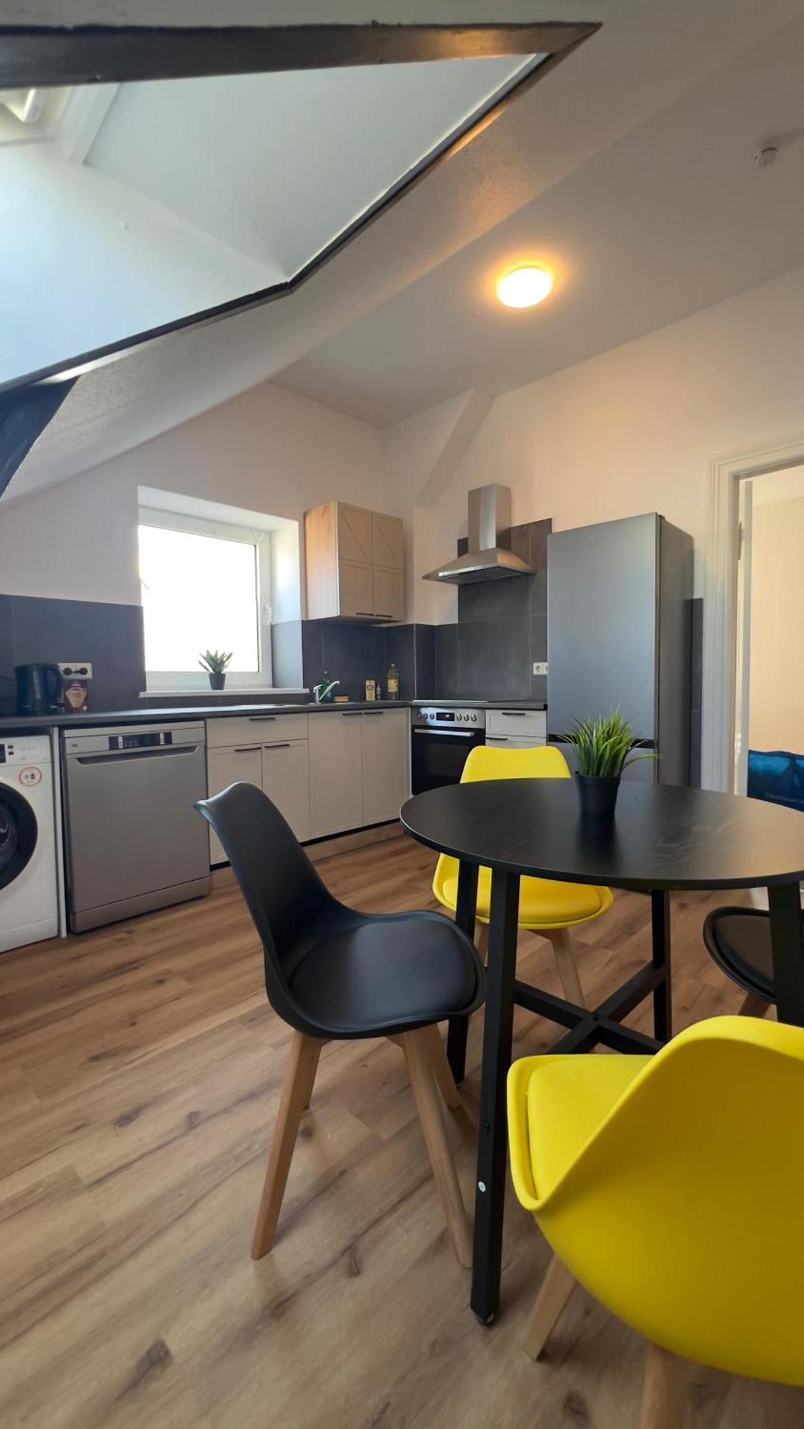 Modernes Apartment Mit 2 Schlafzimmern Und Privatparkplatz Nahe Innenstadt Neumünster Zewnętrze zdjęcie