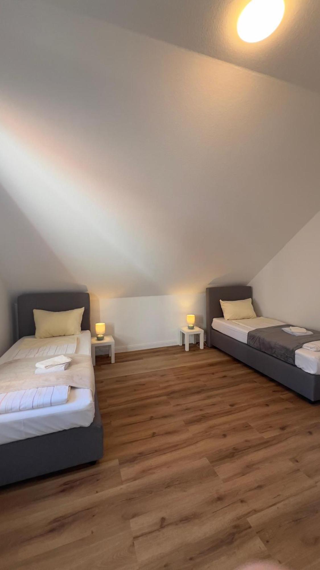 Modernes Apartment Mit 2 Schlafzimmern Und Privatparkplatz Nahe Innenstadt Neumünster Zewnętrze zdjęcie