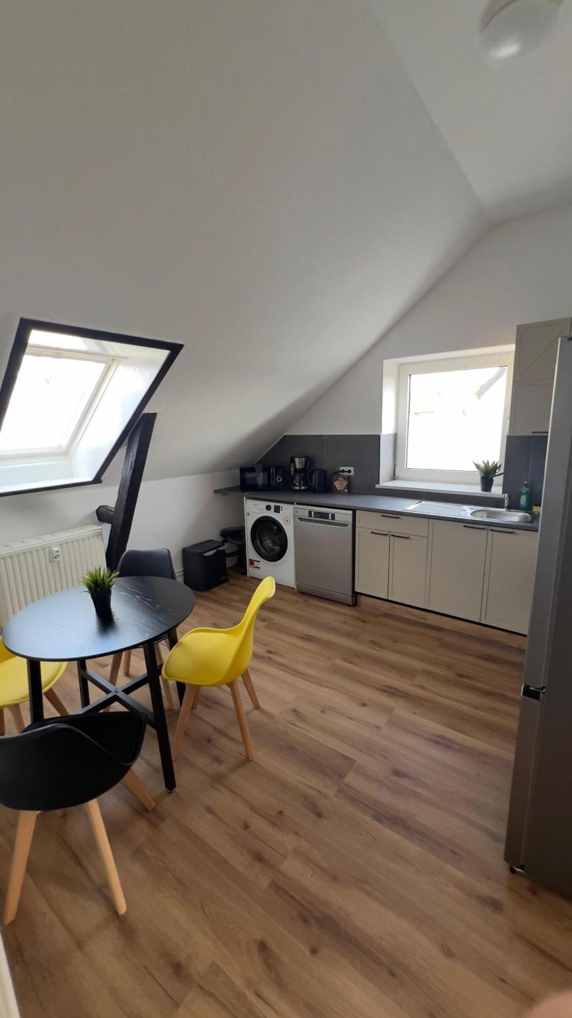 Modernes Apartment Mit 2 Schlafzimmern Und Privatparkplatz Nahe Innenstadt Neumünster Zewnętrze zdjęcie